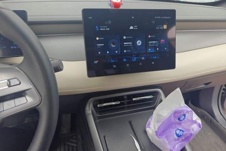 Used BYD Qin PLUS 2025 DM-i Smart Drive 55KM Leading Model Audio And AC Panel