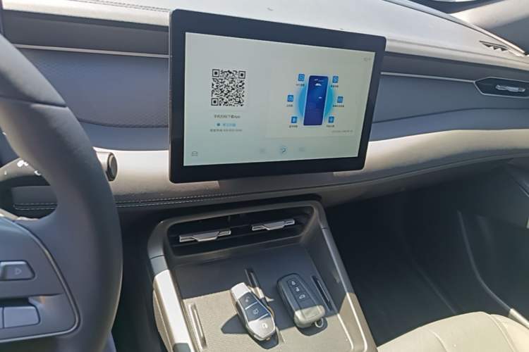 Used BYD Qin PLUS 2025 DM-i Smart Drive 55KM Leading Model Audio And AC Panel