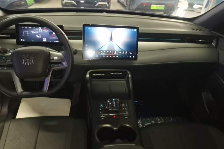 Used BYD Qin PLUS 2025 DM-i Smart Drive 120KM Superior Model Audio And AC Panel