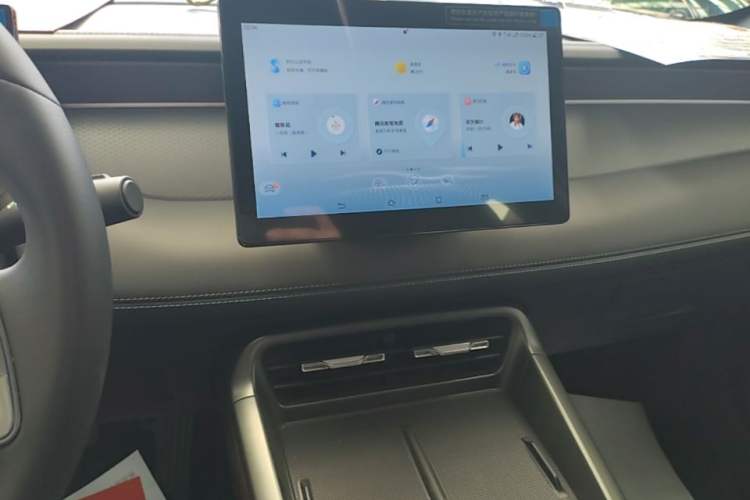 Used BYD Qin PLUS 2025 DM-i Smart Drive 55KM Leading Model Audio And AC Panel