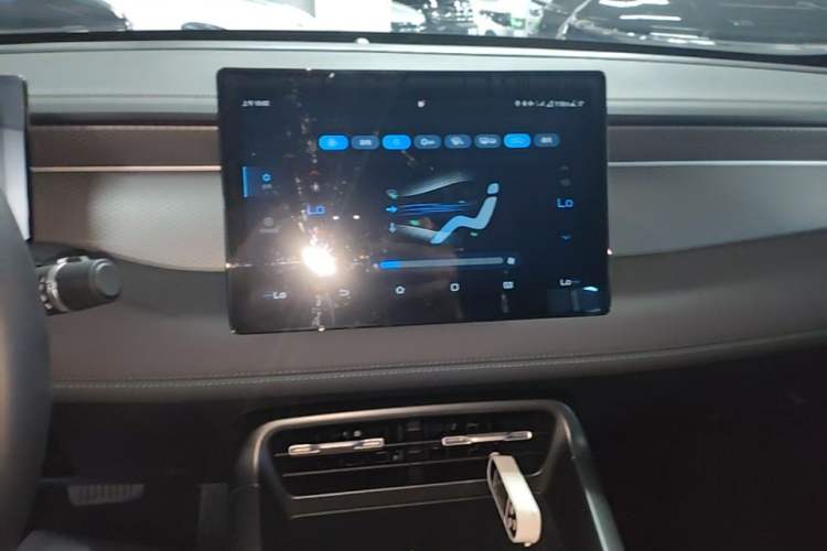 Used BYD Qin PLUS 2025 DM-i Smart Drive 55KM Leading Model Audio And AC Panel