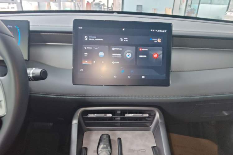 Used BYD Qin PLUS 2025 DM-i Smart Drive 55KM Leading Model Audio And AC Panel
