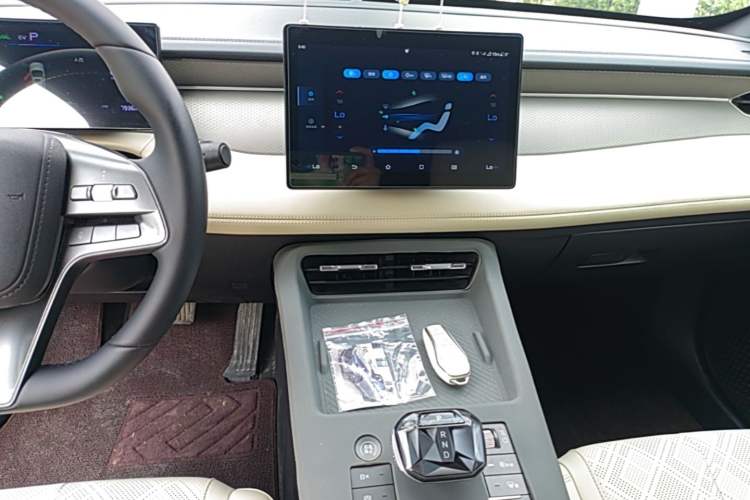 Used BYD Qin PLUS 2025 DM-i Smart Drive 55KM Leading Model Audio And AC Panel