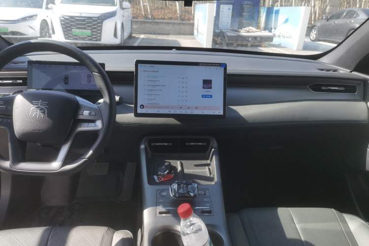 Used BYD Qin PLUS 2025 DM-i Smart Drive 120KM Superior Model Audio And AC Panel