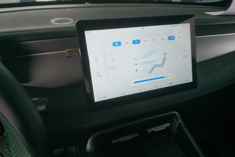 Used BYD Qin PLUS 2025 DM-i Smart Drive 55KM Leading Model Audio And AC Panel