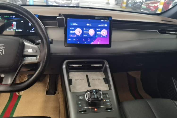 Used BYD Qin PLUS 2025 DM-i Smart Drive 55KM Leading Model Audio And AC Panel