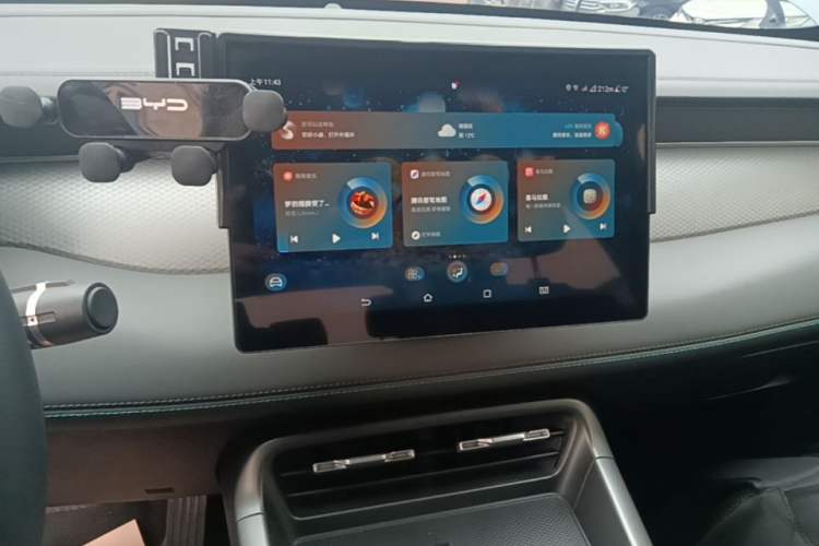Used BYD Qin PLUS 2025 DM-i Smart Drive 55KM Leading Model Audio And AC Panel