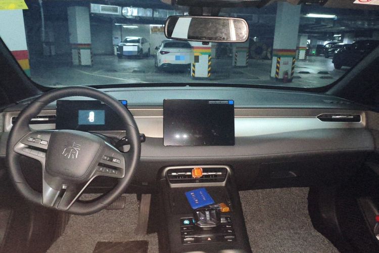Used BYD Qin PLUS 2025 DM-i Smart Drive 55KM Leading Model Center Console