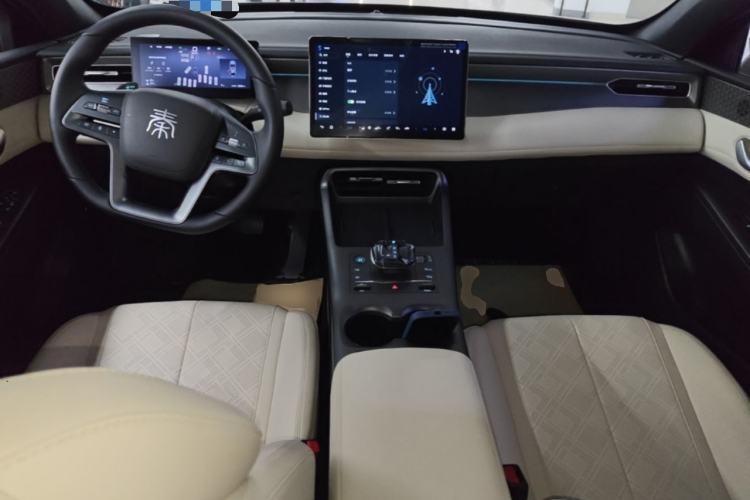 Used BYD Qin PLUS 2025 DM-i Smart Drive 120KM Superior Model Center Console