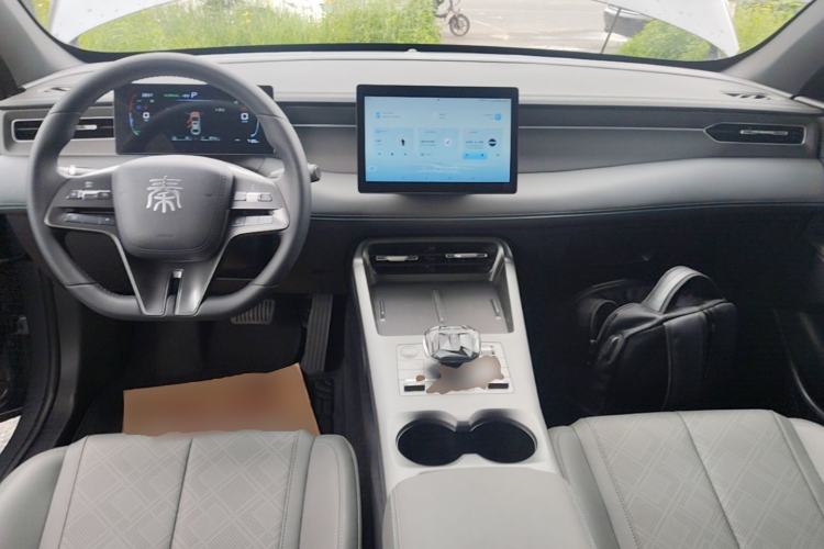 Used BYD Qin PLUS 2025 DM-i Smart Drive 55KM Leading Model Center Console