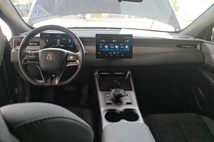 Used BYD Qin PLUS 2025 DM-i Smart Drive 55KM Leading Model Center Console