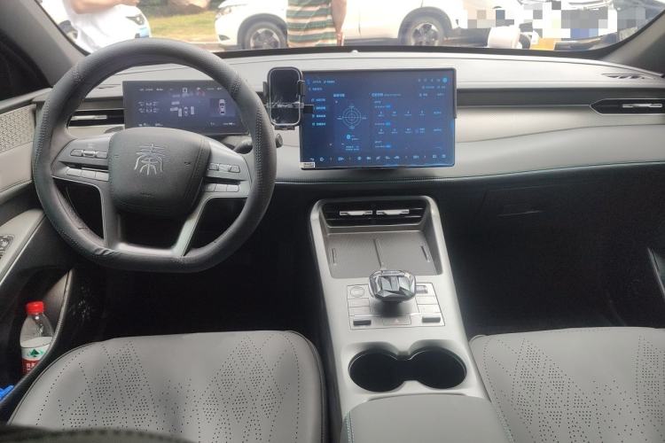 Used BYD Qin PLUS 2025 EV Smart Drive Edition 420KM Leading Model Center Console