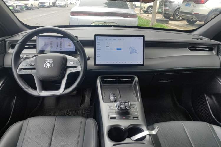 Used BYD Qin PLUS 2025 DM-i Smart Drive 120KM Superior Model Center Console