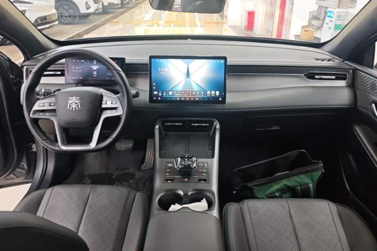 Used BYD Qin PLUS 2025 EV Smart Drive Edition 420KM Leading Model Center Console