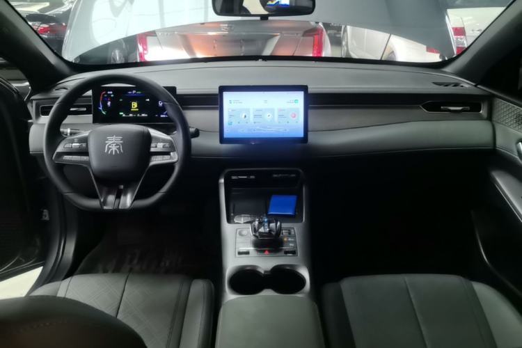 Used BYD Qin PLUS 2025 DM-i Smart Drive 55KM Leading Model Center Console