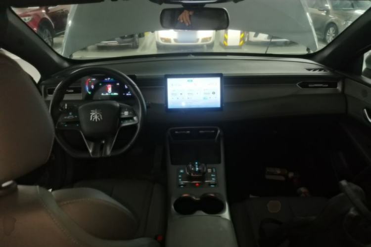 Used BYD Qin PLUS 2025 DM-i Smart Drive 55KM Leading Model Center Console