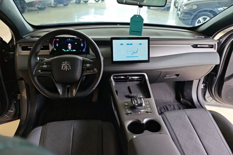 Used BYD Qin PLUS 2025 DM-i Smart Drive 55KM Leading Model Center Console