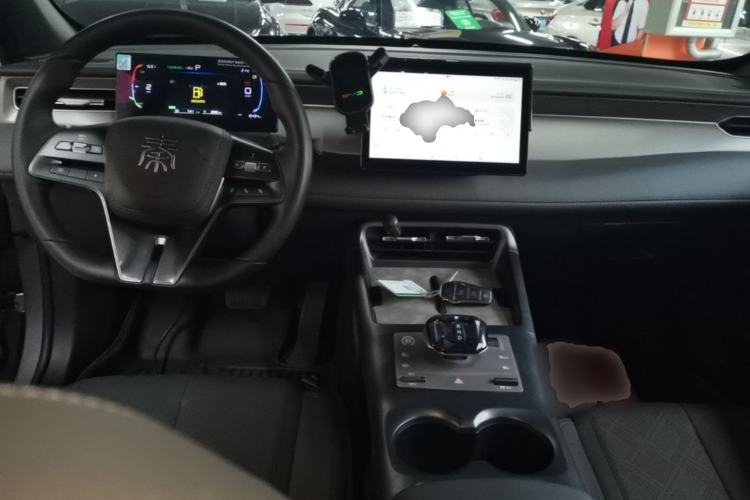 Used BYD Qin PLUS 2025 DM-i Smart Drive 55KM Leading Model Center Console
