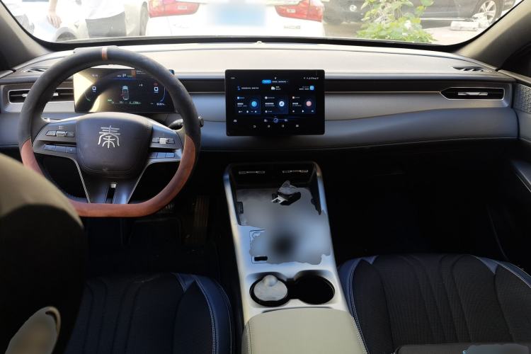 Used BYD Qin PLUS 2025 DM-i Smart Drive 55KM Leading Model Center Console