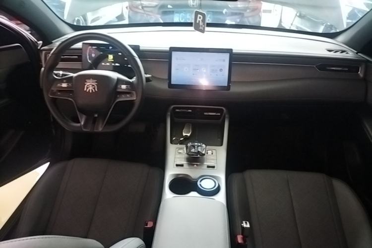 Used BYD Qin PLUS 2025 DM-i Smart Drive 55KM Leading Model Center Console