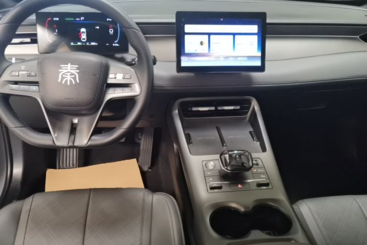 Used BYD Qin PLUS 2025 DM-i Smart Drive 55KM Leading Model Center Console
