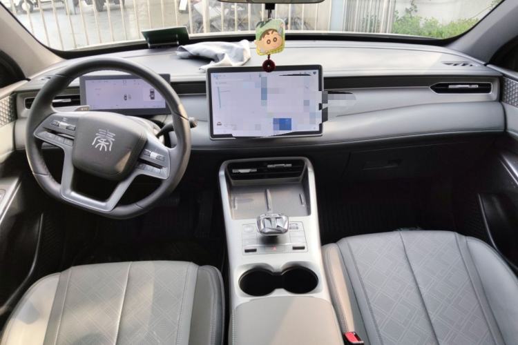 Used BYD Qin PLUS 2025 DM-i Smart Drive 55KM Beyond Model Center Console