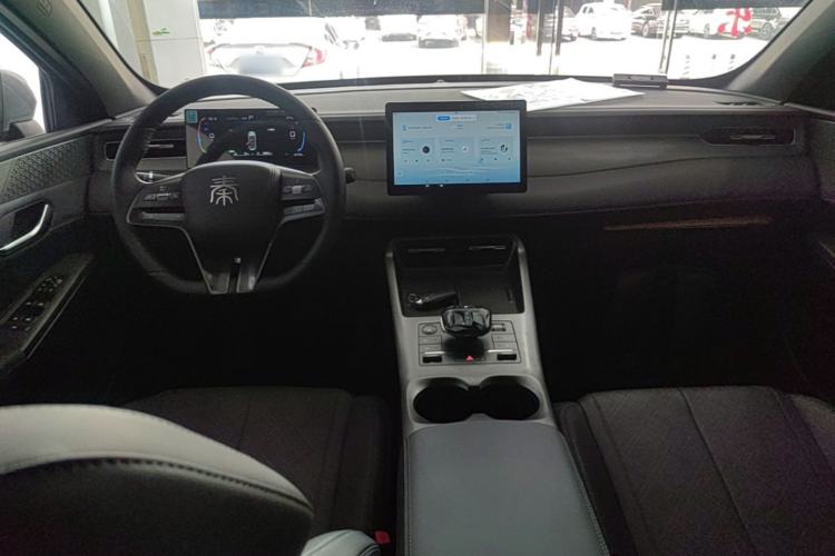 Used BYD Qin PLUS 2025 DM-i Smart Drive 55KM Leading Model Center Console