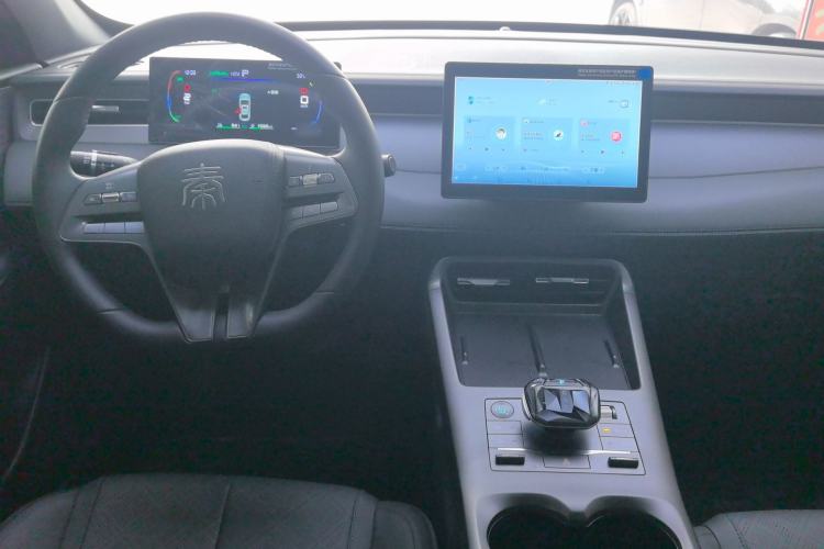 Used BYD Qin PLUS 2025 DM-i Smart Drive 55KM Leading Model Center Console