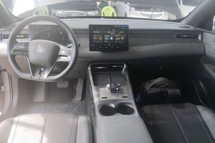 Used BYD Qin PLUS 2025 DM-i Smart Drive 55KM Leading Model Center Console