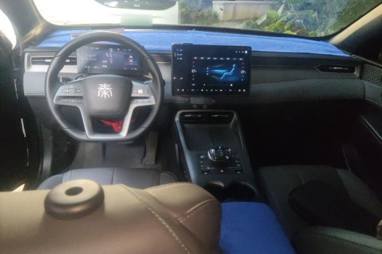 Used BYD Qin PLUS 2025 EV Smart Drive Edition 510KM Leading Model Center Console