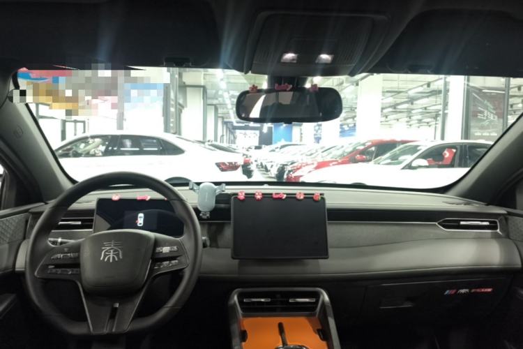 Used BYD Qin PLUS 2025 DM-i Smart Drive 55KM Leading Model Center Console