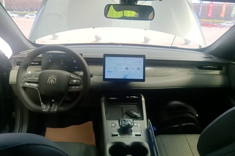 Used BYD Qin PLUS 2025 DM-i Smart Drive 55KM Leading Model Center Console