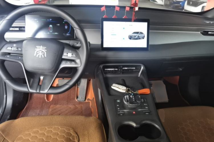Used BYD Qin PLUS 2025 DM-i Smart Drive 55KM Leading Model Center Console