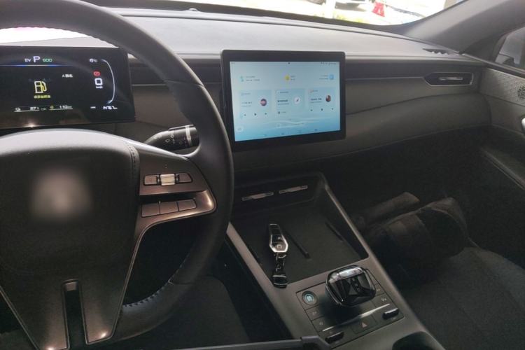 Used BYD Qin PLUS 2025 DM-i Smart Drive 55KM Leading Model Center Console