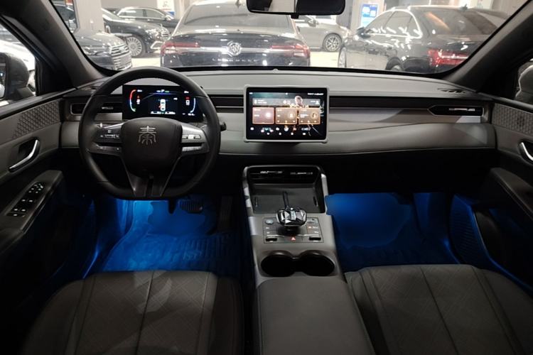 Used BYD Qin PLUS 2025 DM-i Smart Drive 55KM Leading Model Center Console
