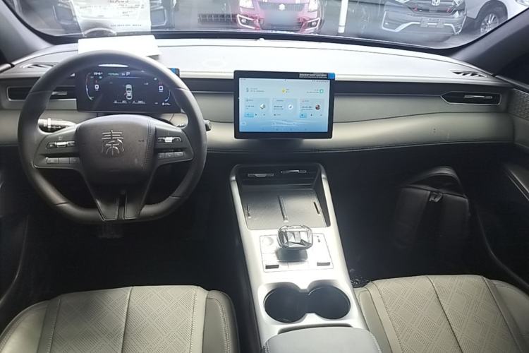 Used BYD Qin PLUS 2025 DM-i Smart Drive 55KM Leading Model Center Console