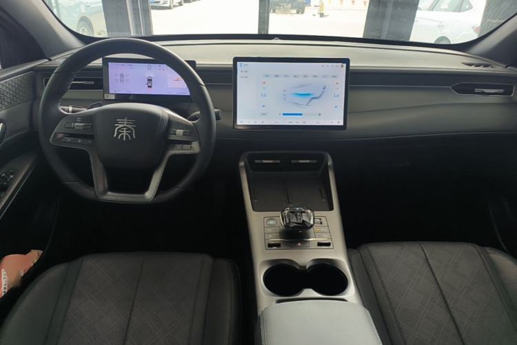 Used BYD Qin PLUS 2025 EV Smart Drive Edition 420KM Leading Model Center Console