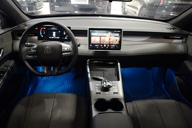 Used BYD Qin PLUS 2025 DM-i Smart Drive 55KM Leading Model Center Console