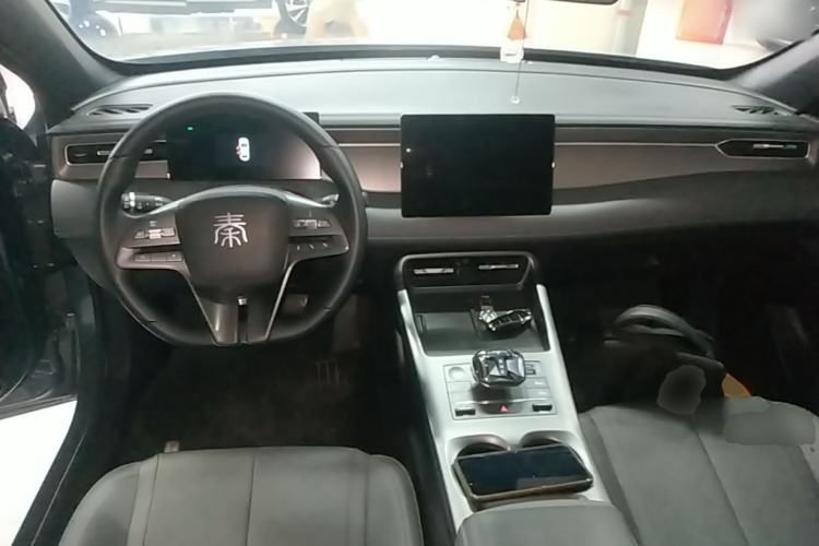 Used BYD Qin PLUS 2025 DM-i Smart Drive 55KM Leading Model Center Console