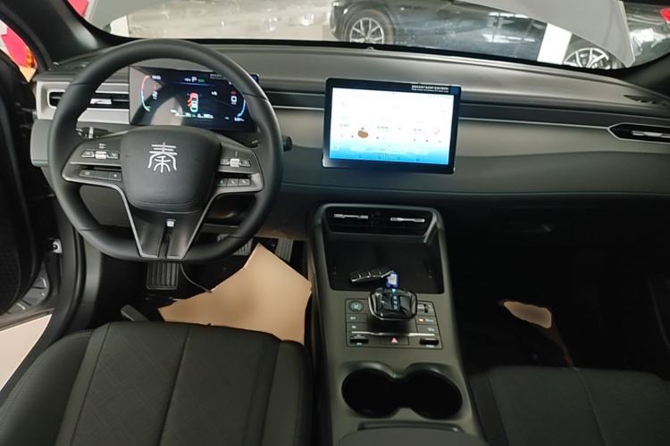 Used BYD Qin PLUS 2025 DM-i Smart Drive 55KM Leading Model Center Console