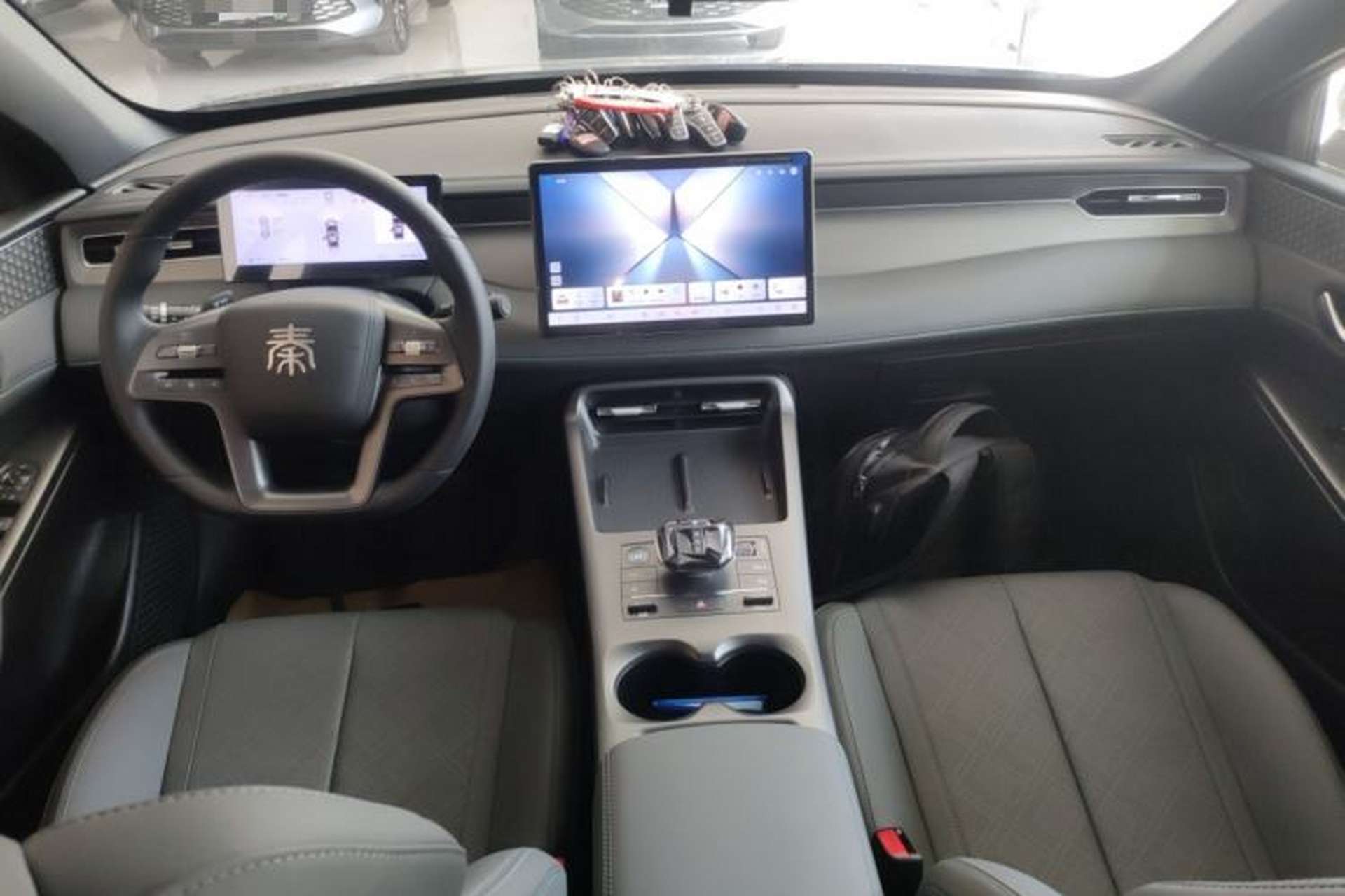 Used BYD Qin PLUS 2025 EV Smart Drive Edition 510KM Leading Model Center Console