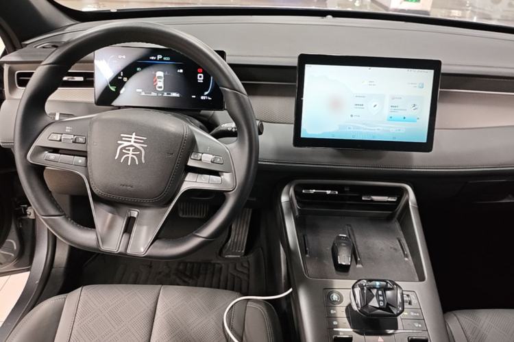 Used BYD Qin PLUS 2025 DM-i Smart Drive 55KM Leading Model Center Console