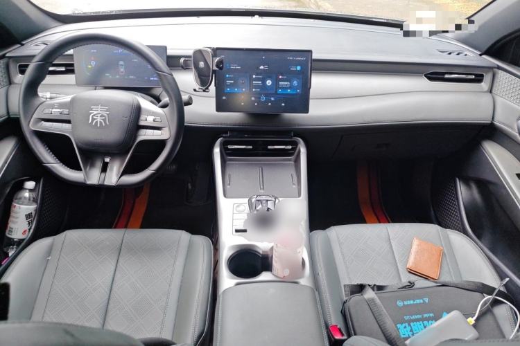Used BYD Qin PLUS 2025 DM-i Smart Drive 55KM Leading Model Center Console