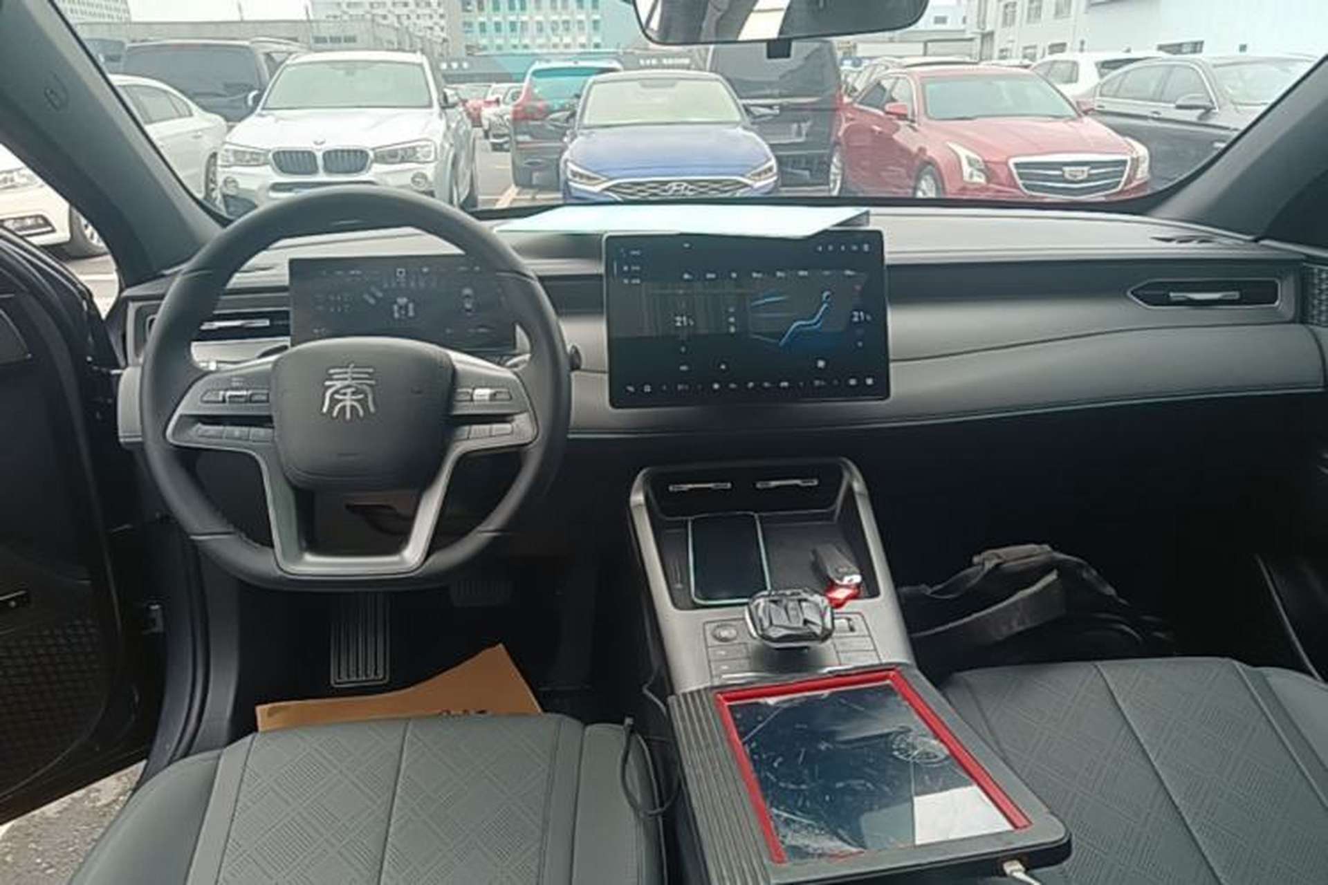 Used BYD Qin PLUS 2025 DM-i Smart Drive 120KM Superior Model Center Console