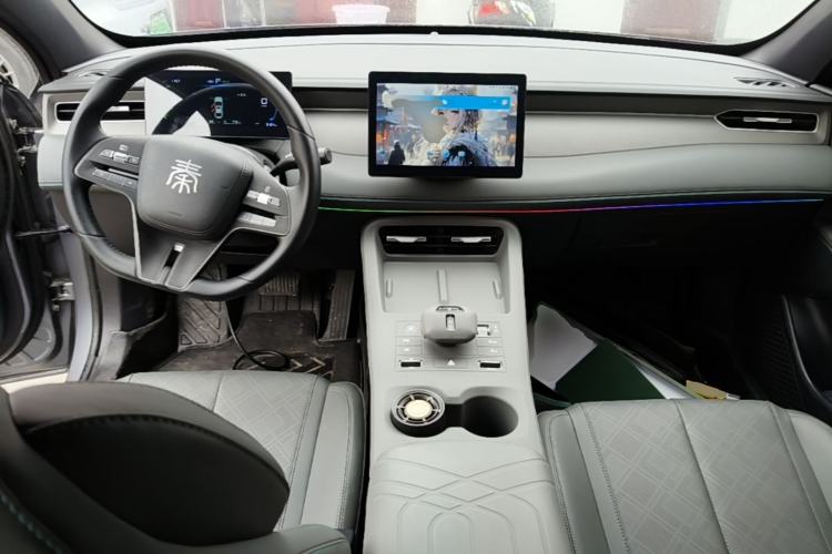 Used BYD Qin PLUS 2025 DM-i Smart Drive 55KM Leading Model Center Console