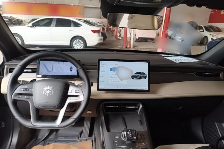 Used BYD Qin PLUS 2025 EV Smart Drive Edition 420KM Leading Model Center Console