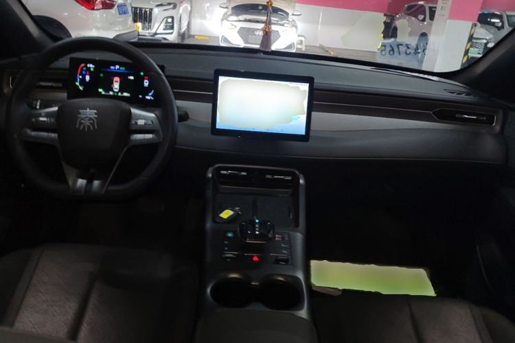 Used BYD Qin PLUS 2025 DM-i Smart Drive 55KM Leading Model Center Console