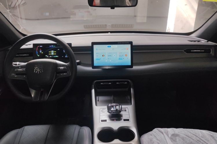 Used BYD Qin PLUS 2025 DM-i Smart Drive 55KM Leading Model Center Console