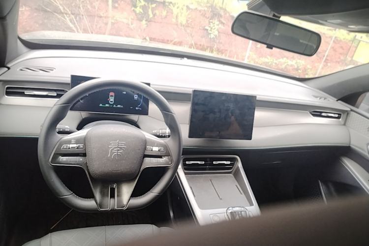Used BYD Qin PLUS 2025 DM-i Smart Drive 55KM Leading Model Center Console