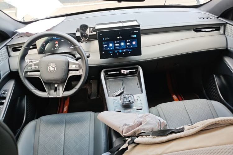 Used BYD Qin PLUS 2025 DM-i Smart Drive 55KM Leading Model Center Console